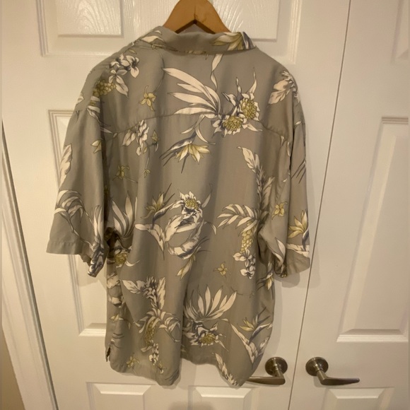 Tommy Bahama Hawaiian Button Down Shirt - Picture 2 of 4